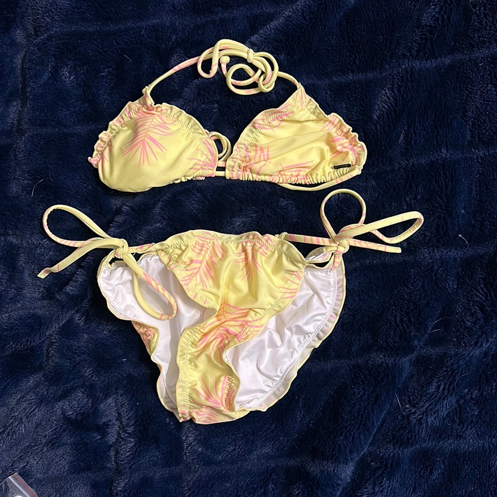 Volcom bikini!
